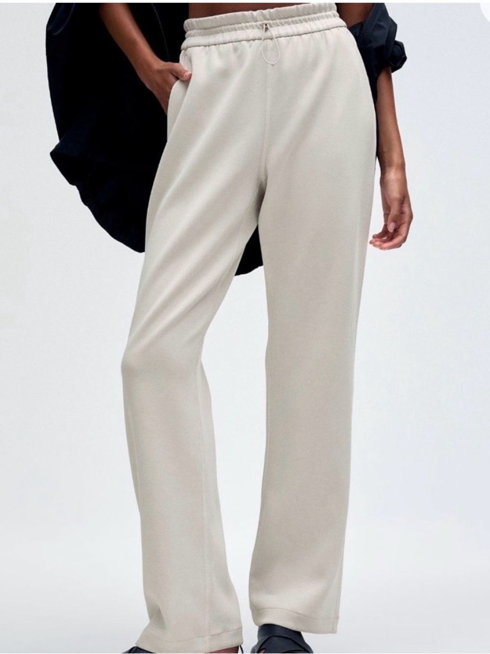 Lululemon Softstreme High-Rise Pant
Regular WORN ONCE